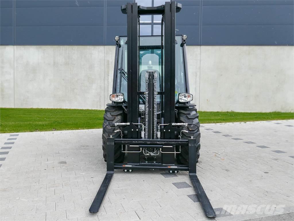 Manitou MC 25-4 Chariot tout terrain