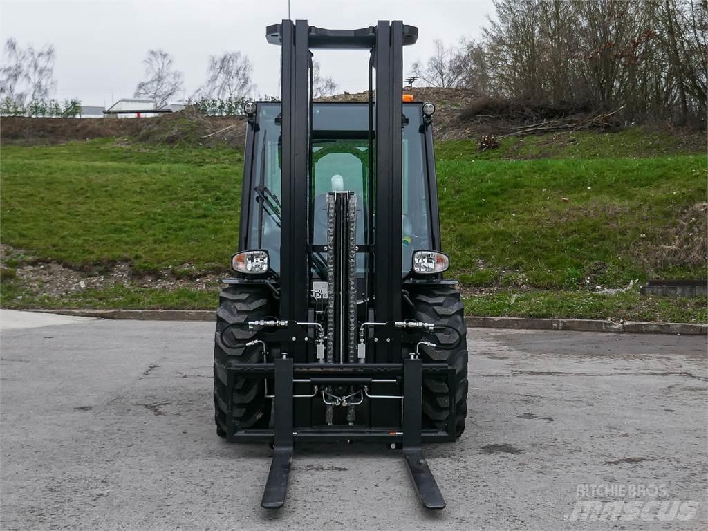 Manitou MC 25-4 Chariot tout terrain