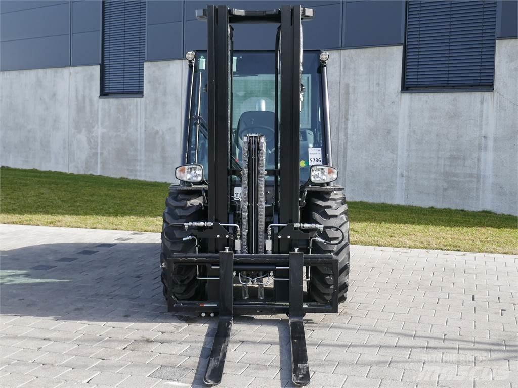 Manitou MC 25-4 Chariot tout terrain