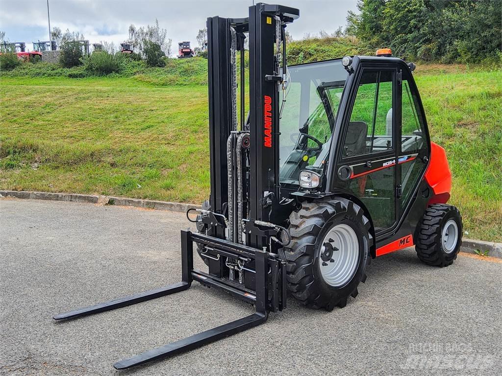 Manitou MC 25-4 Chariot tout terrain