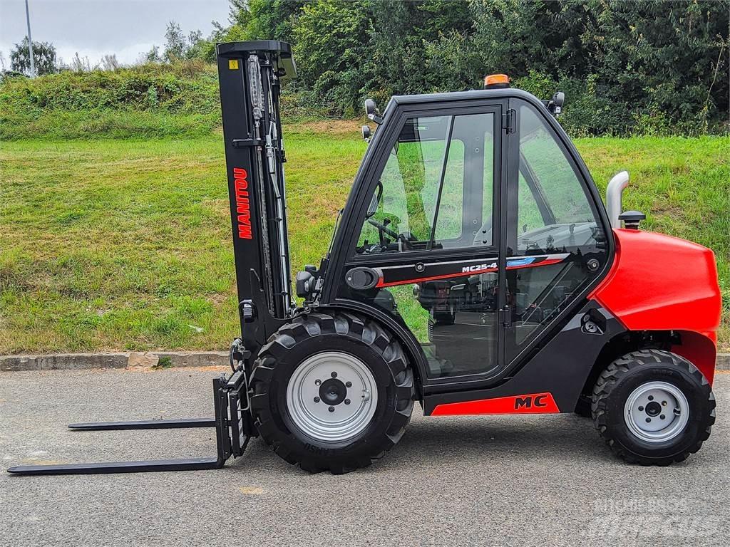 Manitou MC 25-4 Chariot tout terrain