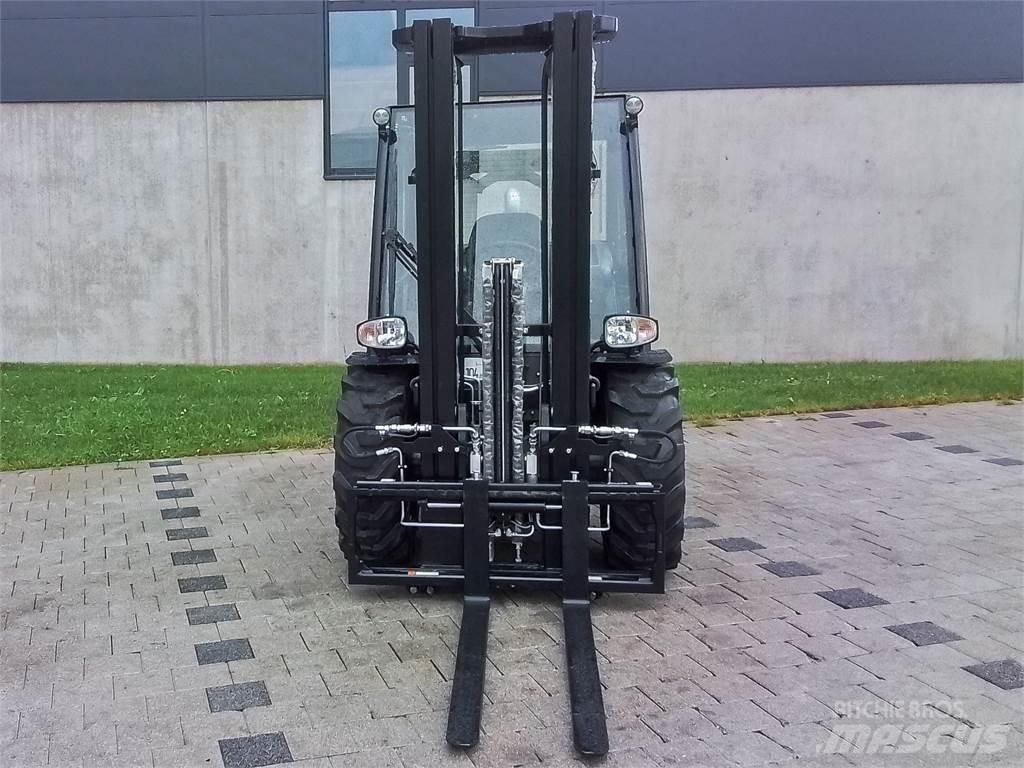 Manitou MC 25-4 Chariot tout terrain