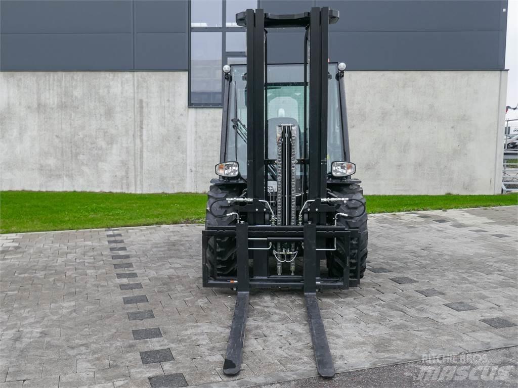 Manitou MC 30-4 Chariot tout terrain