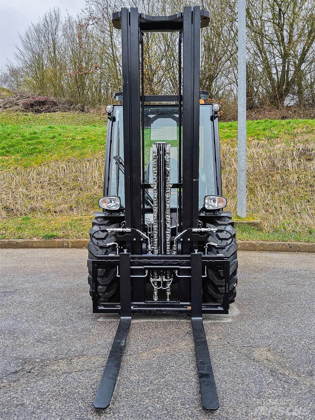 Manitou MC 30-4 Chariot tout terrain