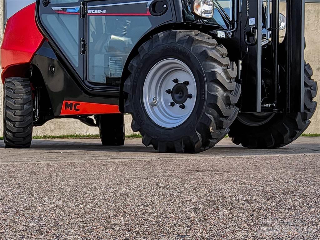 Manitou MC 30-4 Chariot tout terrain