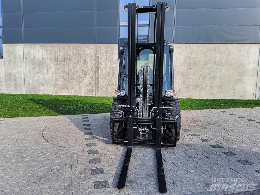 Manitou MC 30-4 Chariot tout terrain