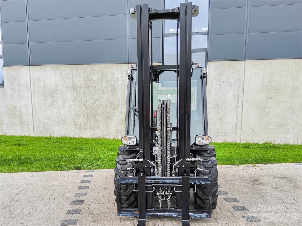 Manitou MC 30-4 Chariot tout terrain