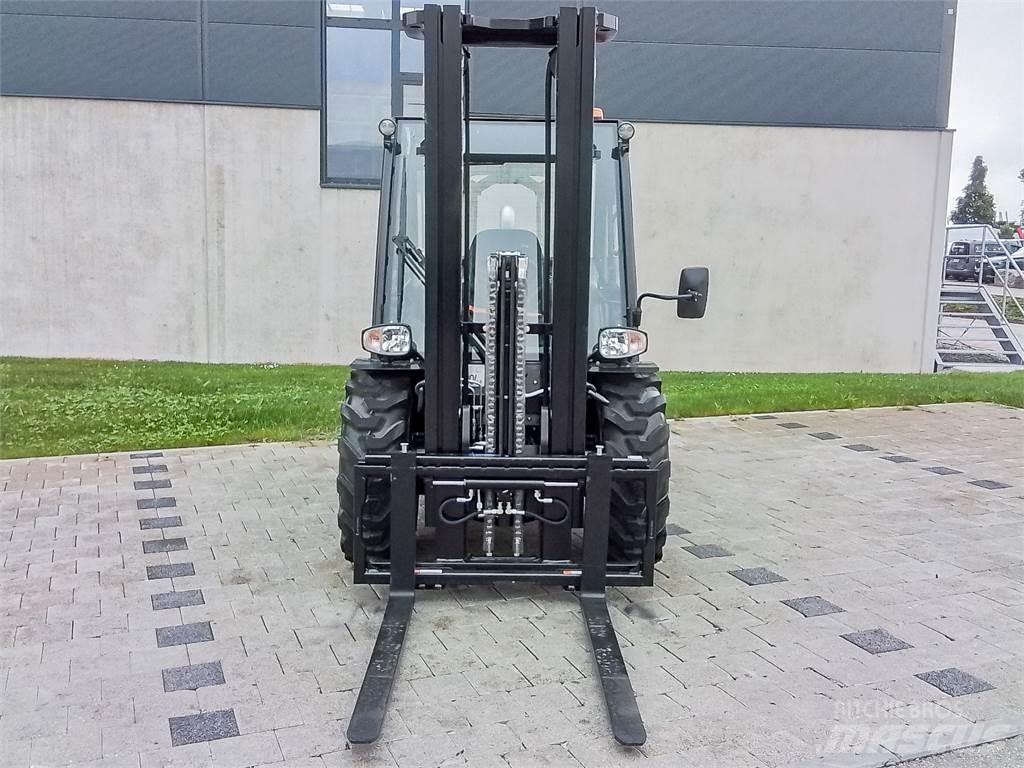 Manitou MC 30-4 Chariot tout terrain