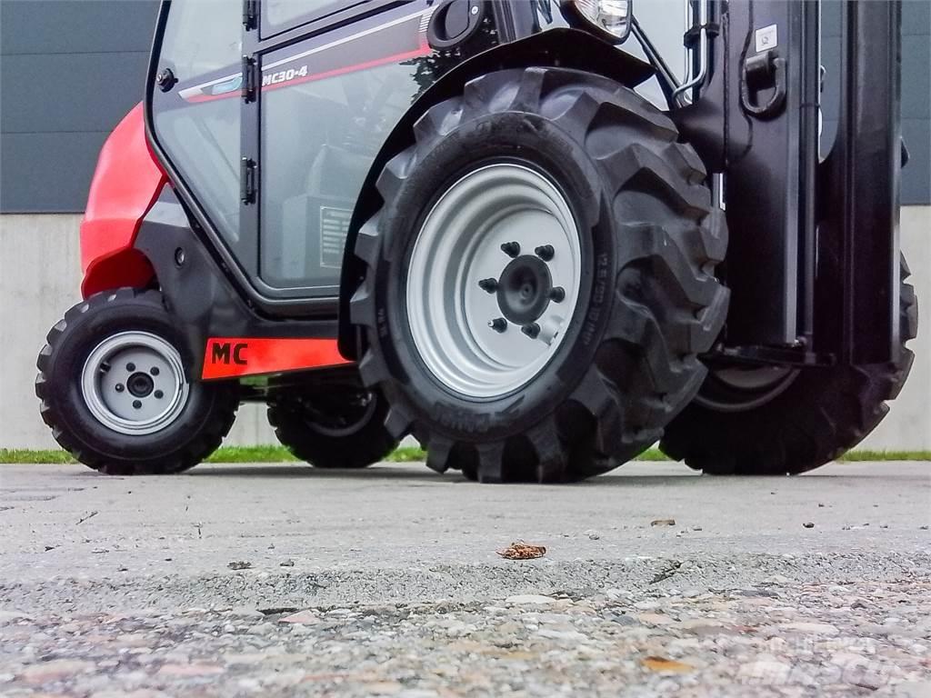 Manitou MC 30-4 Chariot tout terrain