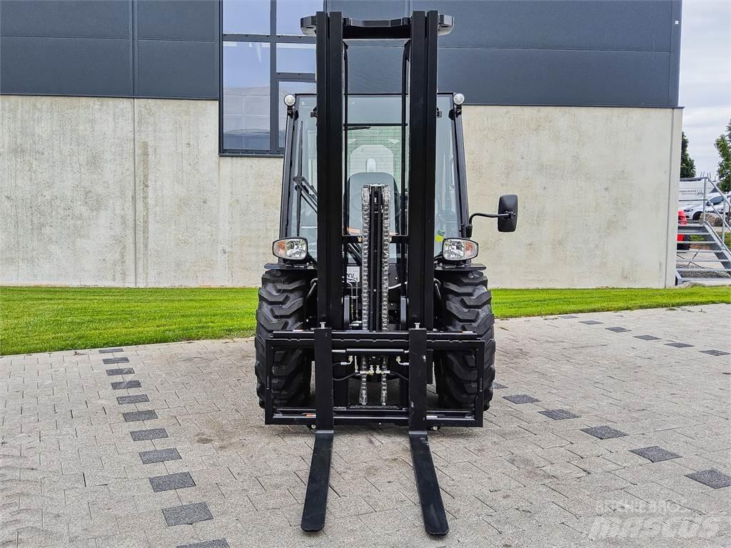 Manitou MC 30-4 Chariot tout terrain