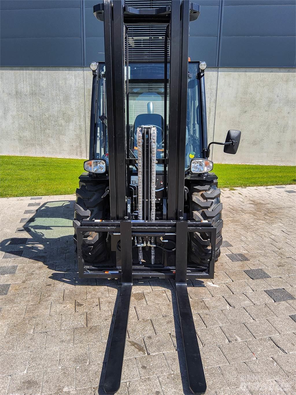 Manitou MC 30-4 Chariot tout terrain