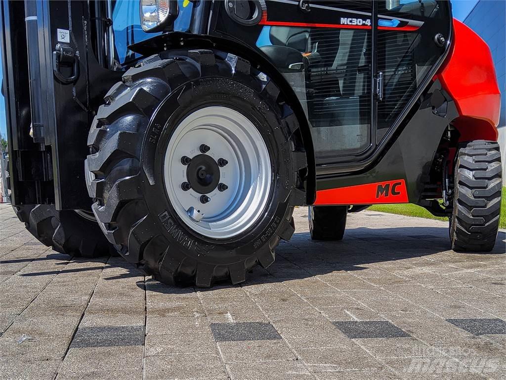 Manitou MC 30-4 Chariot tout terrain