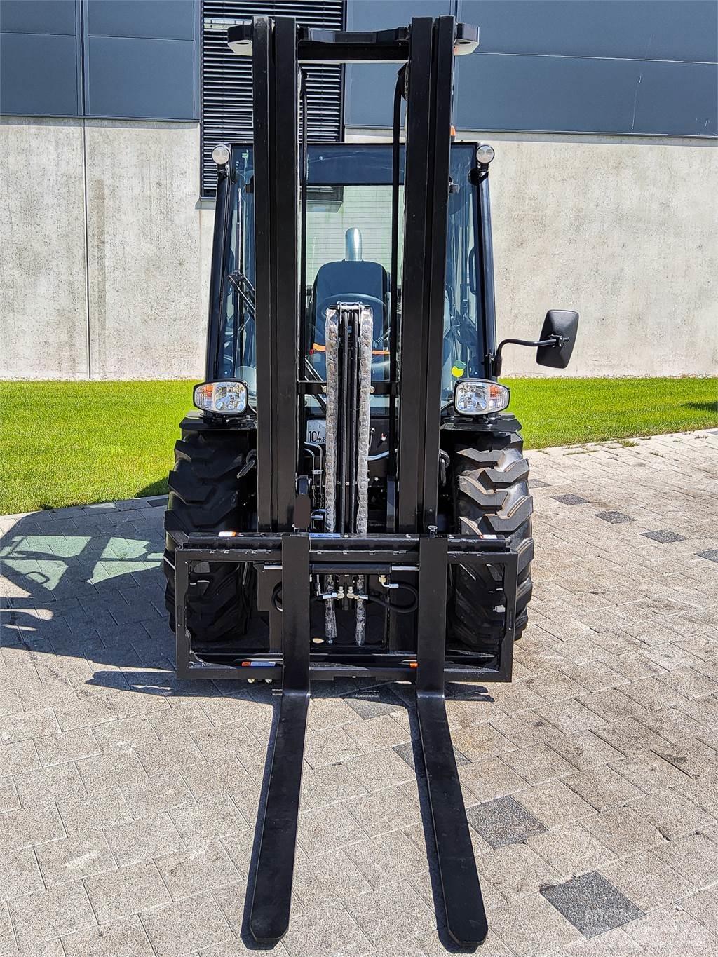 Manitou MC 30-4 Chariot tout terrain