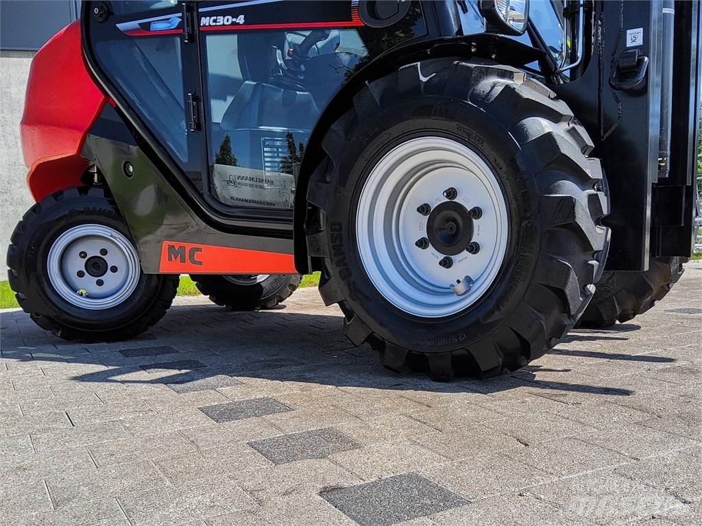 Manitou MC 30-4 Chariot tout terrain