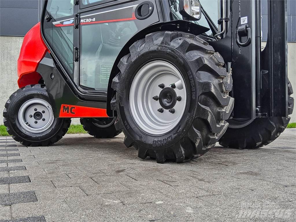 Manitou MC 30-4 Chariot tout terrain