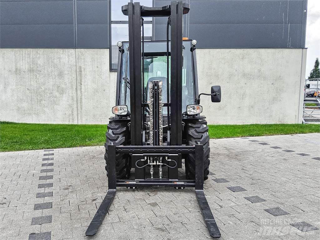 Manitou MC 30-4 Chariot tout terrain
