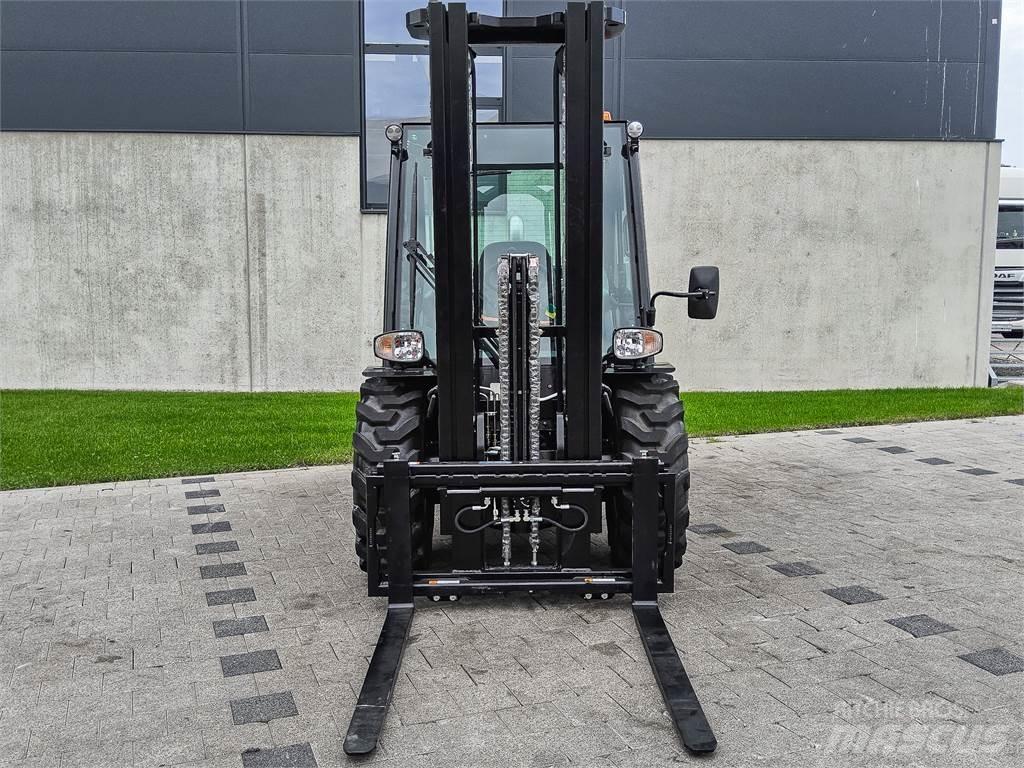 Manitou MC 30-4 Chariot tout terrain