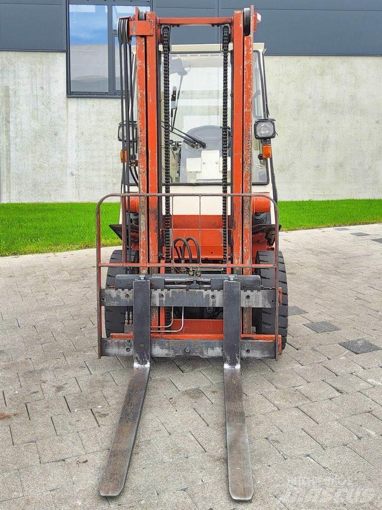 Nissan EH02F25U Chariots diesel