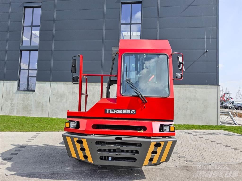 Terberg YT 220 Tracteur de manœuvre