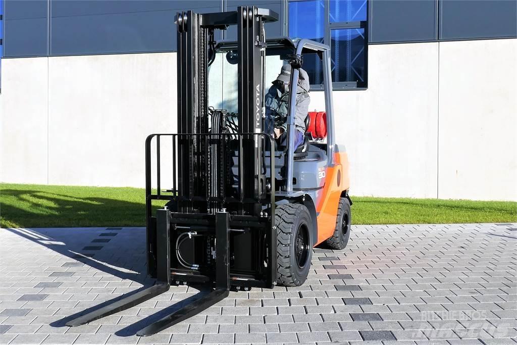 Toyota 02-8FGF30 Chariots GPL
