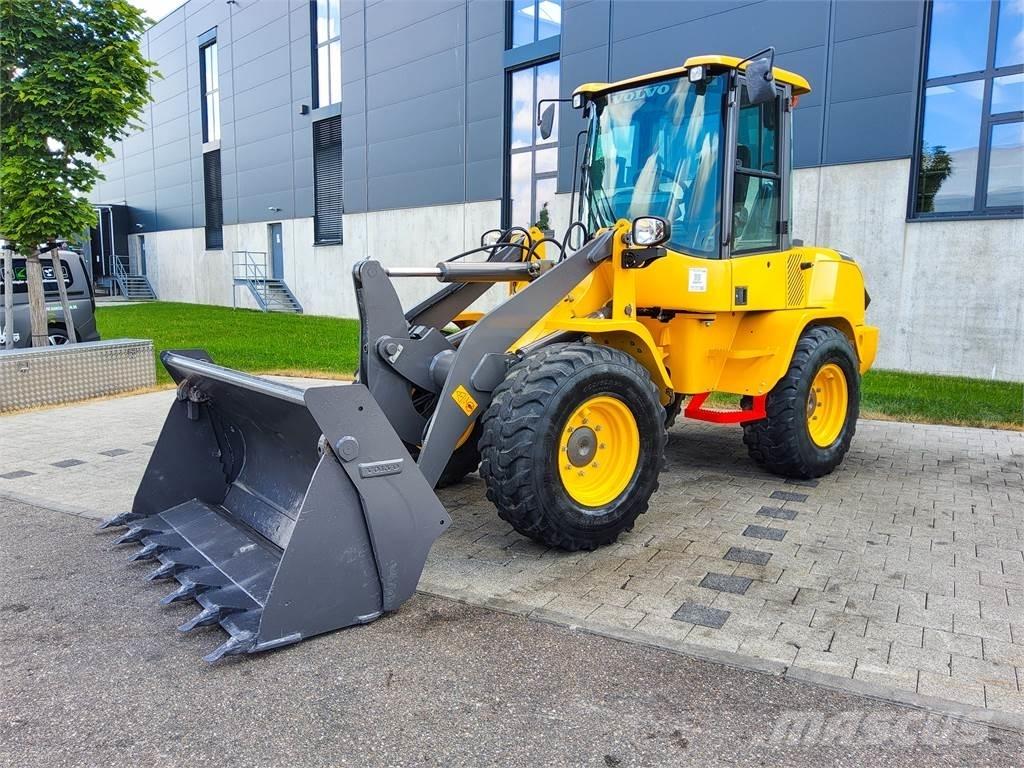 Volvo L 30G Mini pelle < 7t