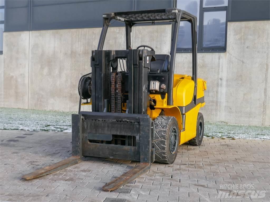 Yale GDP 40VX6 V2471 Chariots diesel