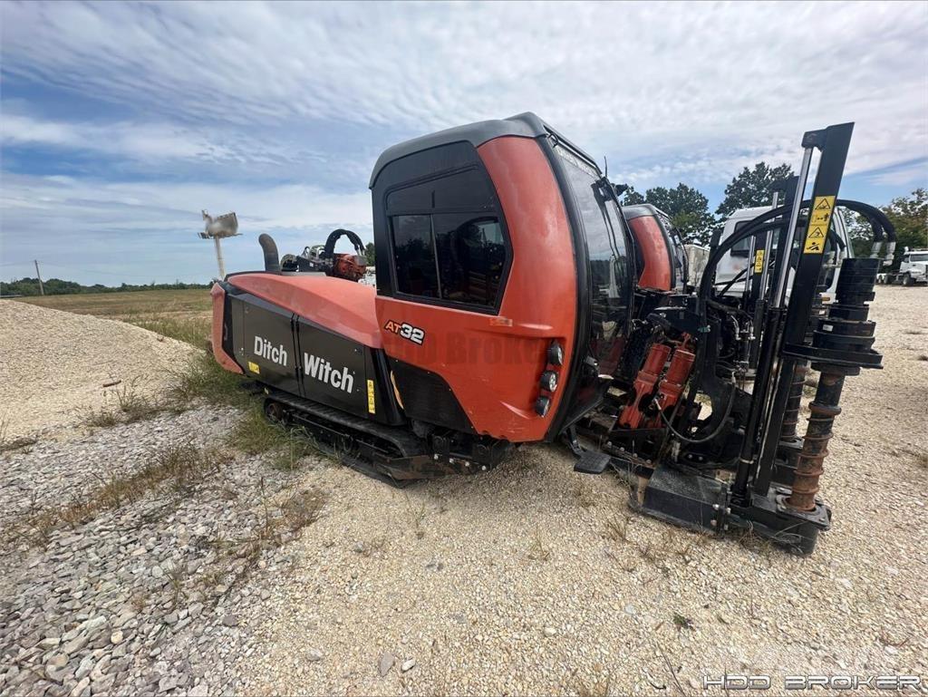 Ditch Witch AT32 Foreuse horizontale