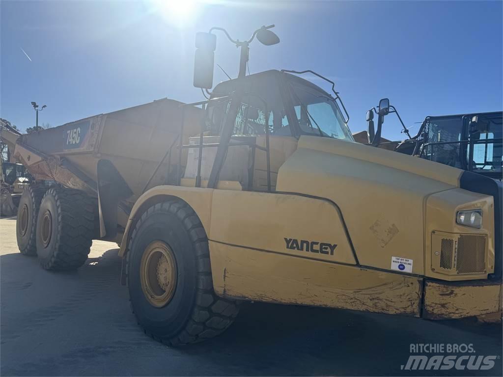 CAT 745 Tombereau articulé