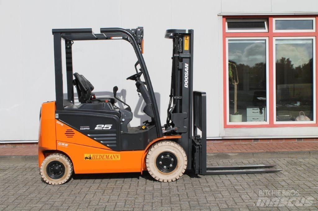 Doosan B25NS Chariots élévateurs électriques