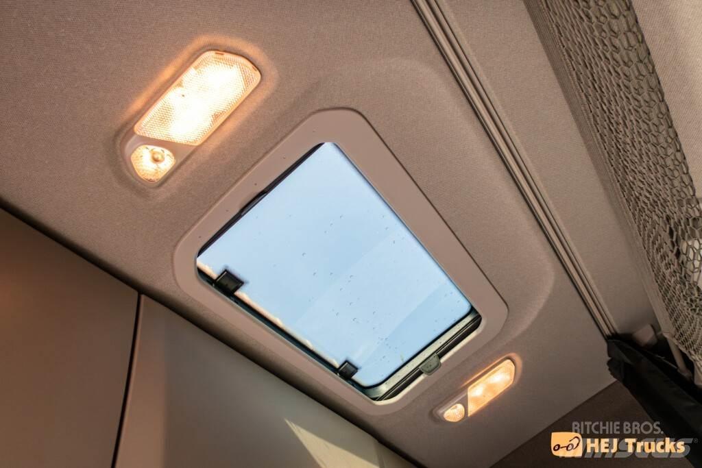 Scania R660 A6x2NB Tracteur routier
