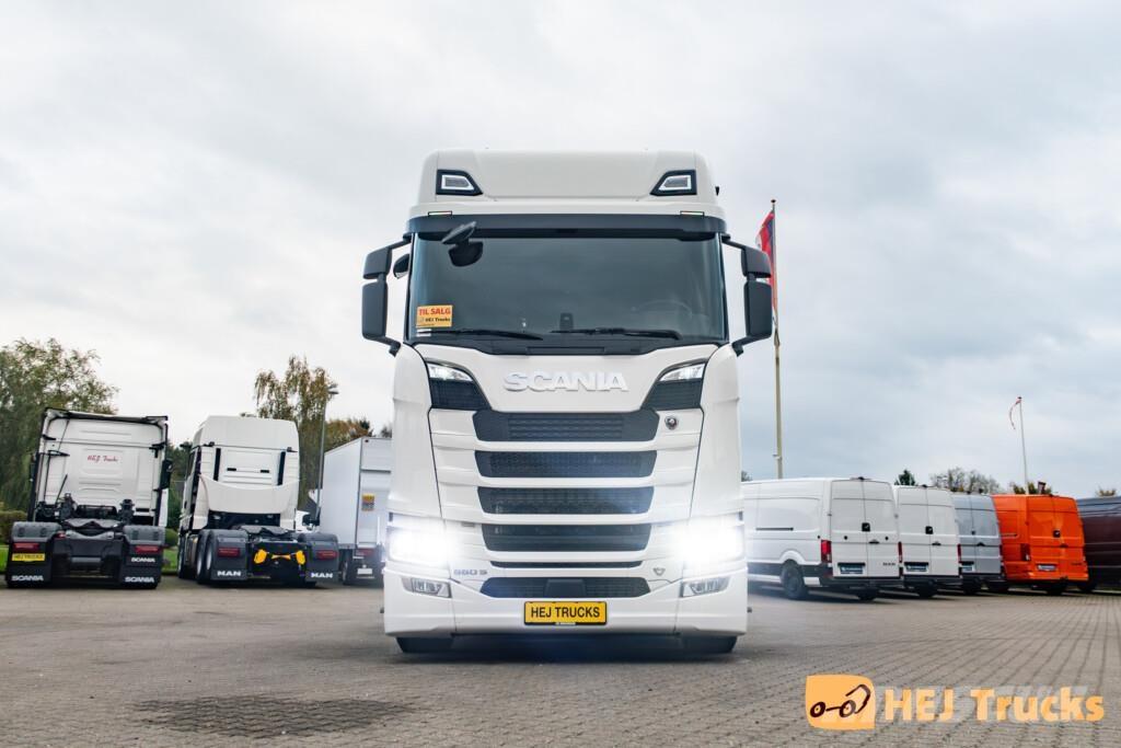 Scania S660 A6x2/4NB Tracteur routier