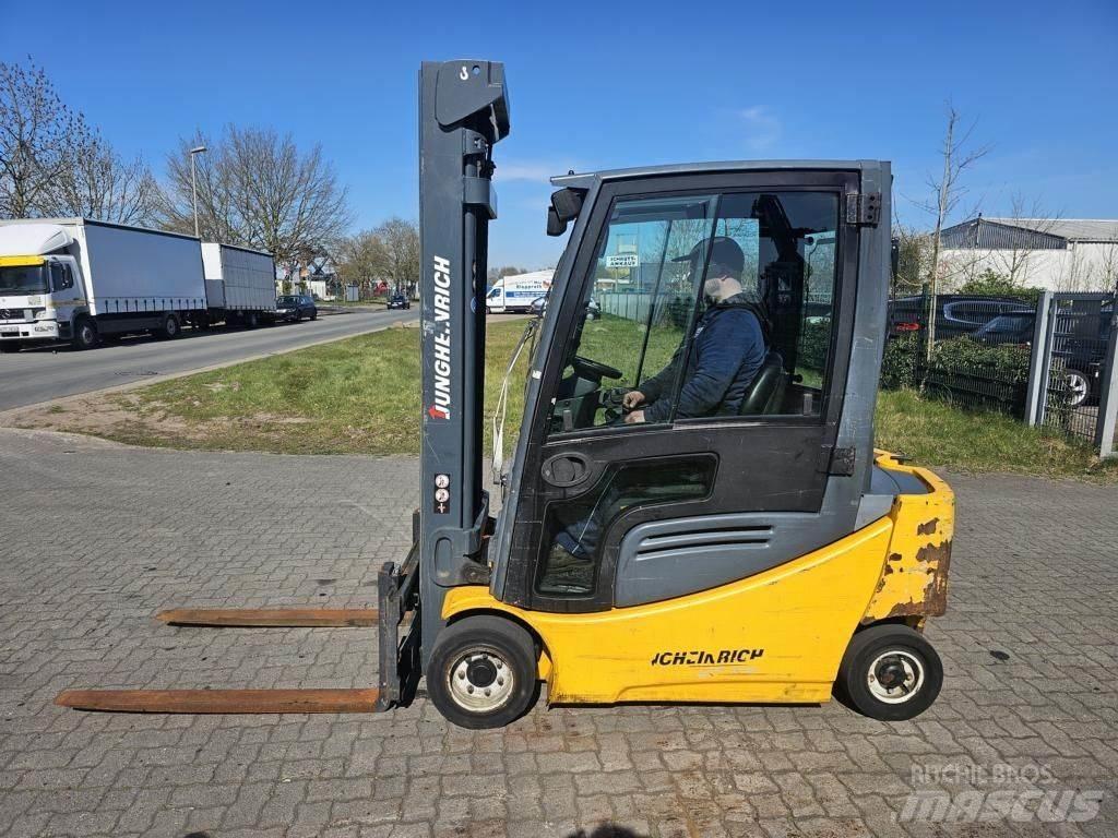Jungheinrich EFG320 Chariots élévateurs électriques