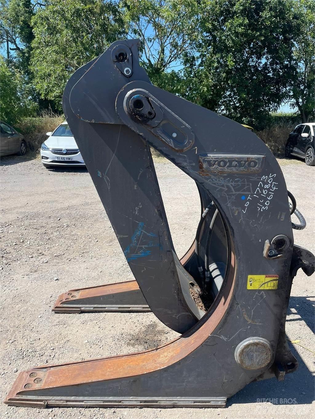 Volvo log grab Construction - Autres
