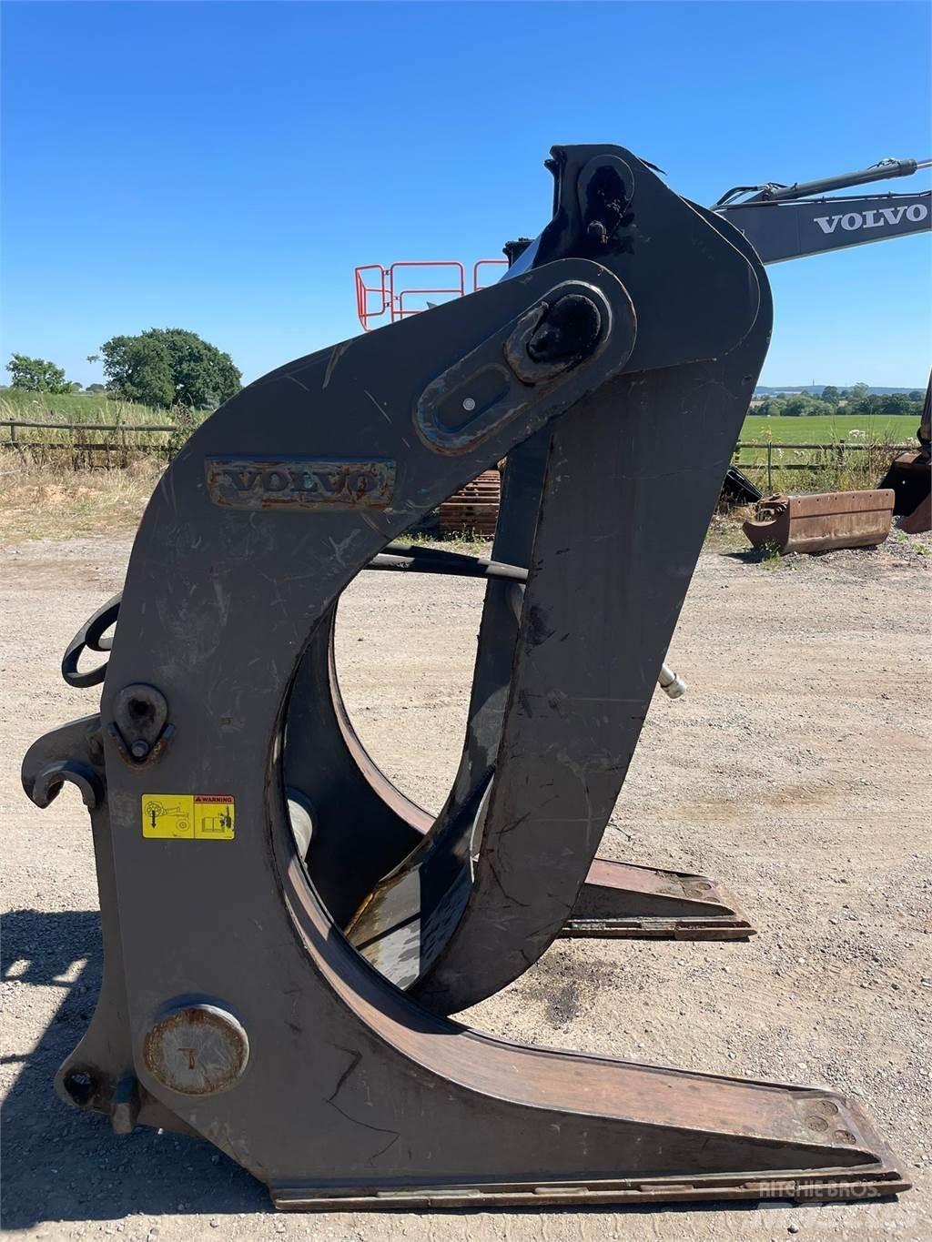 Volvo log grab Construction - Autres