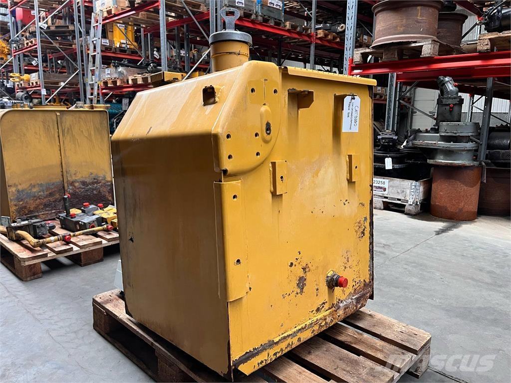 CAT 323D brændstoftank Autres accessoires