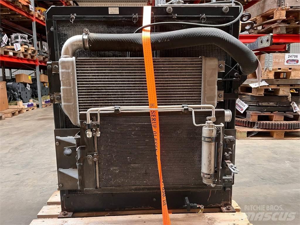 CAT 323D køler Moteur