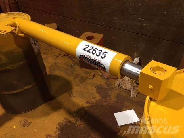  Skovlcylinder ex. Ford 655 Hydraulique