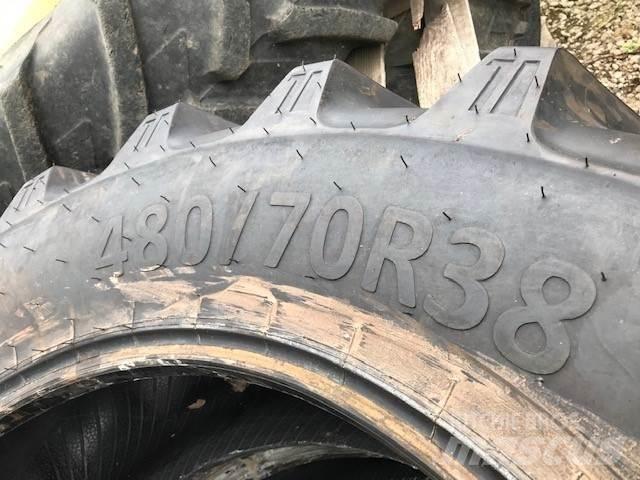  Rear Tyres Pneus, roues et jantes