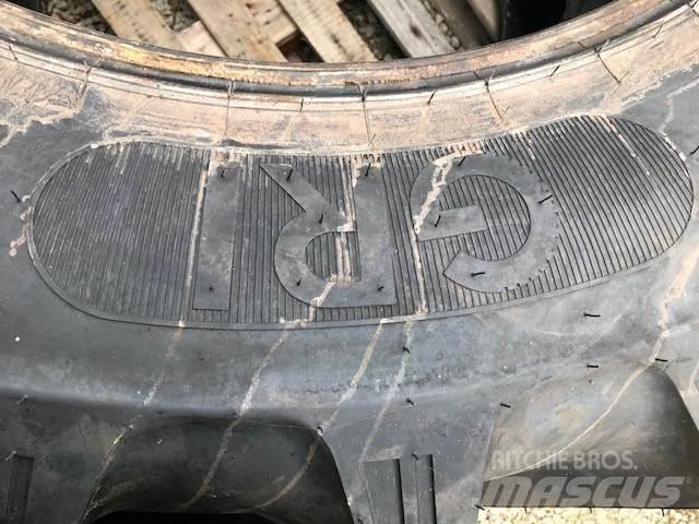  Rear Tyres Pneus, roues et jantes