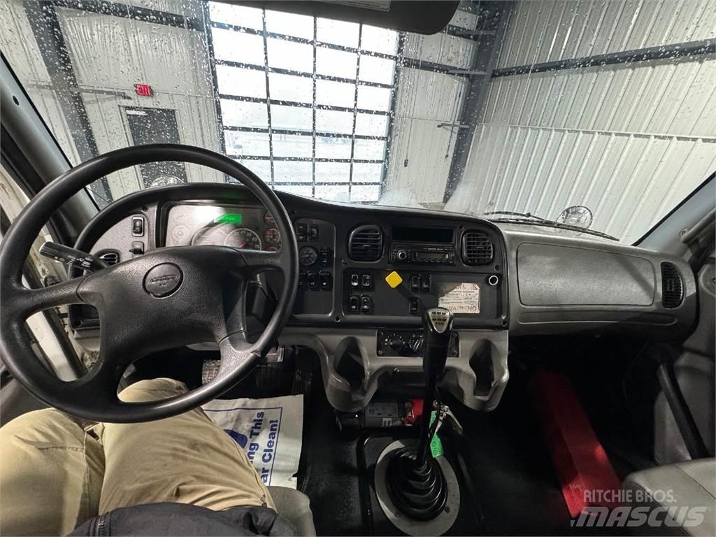 Freightliner M2 106 Camion benne