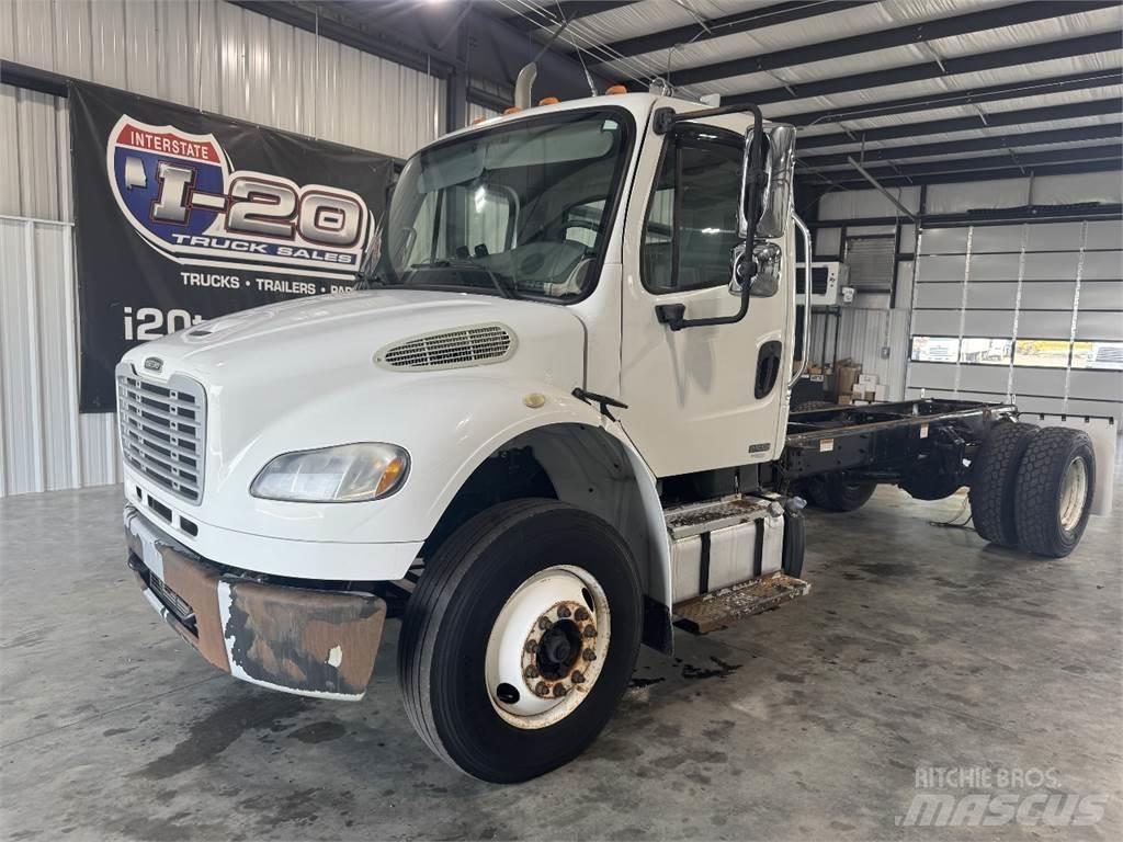 Freightliner M2 106 Châssis cabine