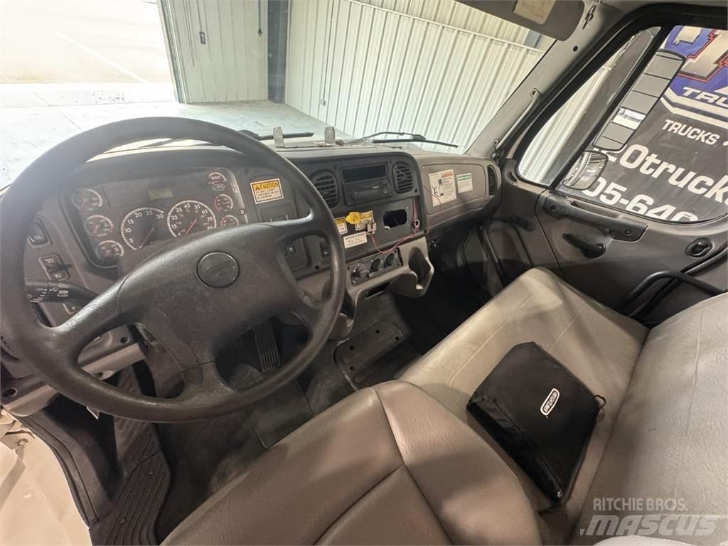 Freightliner M2 106 Châssis cabine