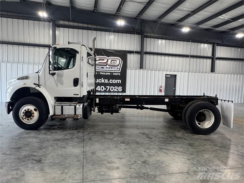 Freightliner M2 106 Châssis cabine