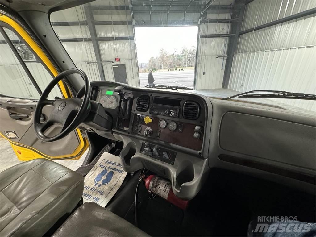 Freightliner M2106 Camion Fourgon