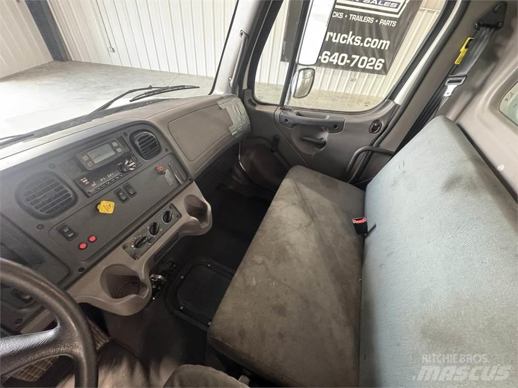 Freightliner M2106 Camion Fourgon