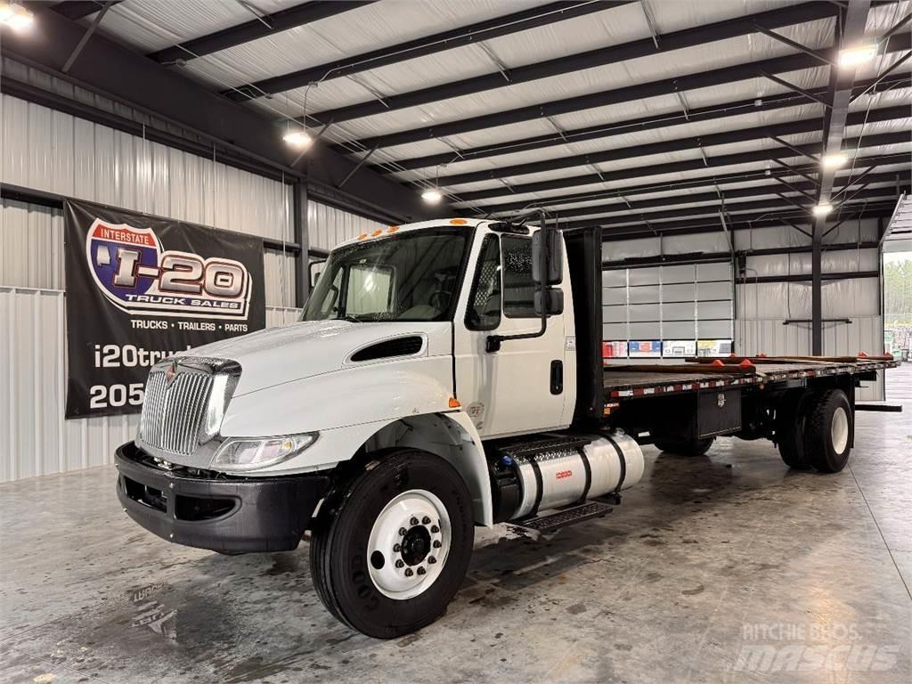 International 4300 Camion plateau