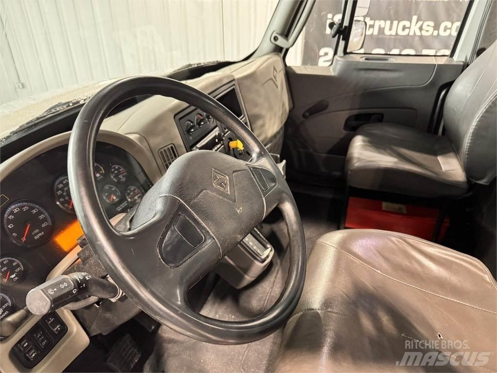 International 4300 Camion plateau