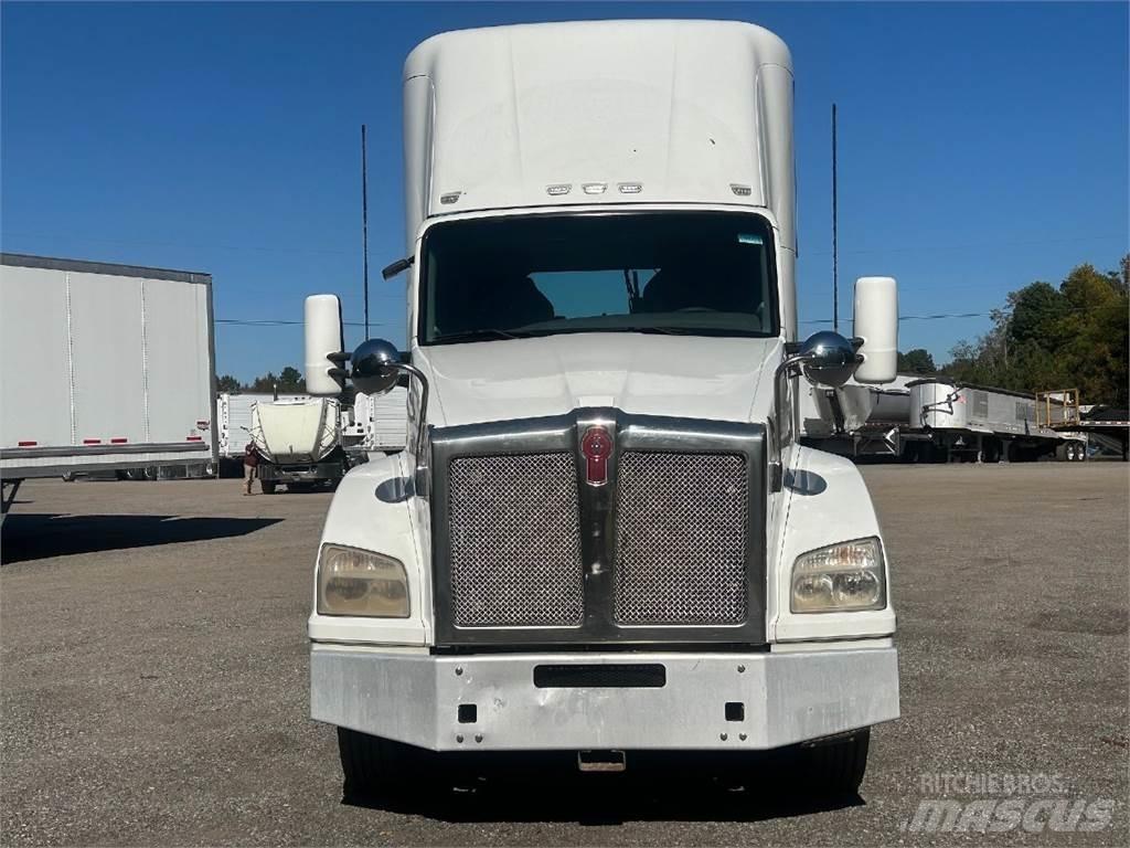 Kenworth T880 Tracteur routier