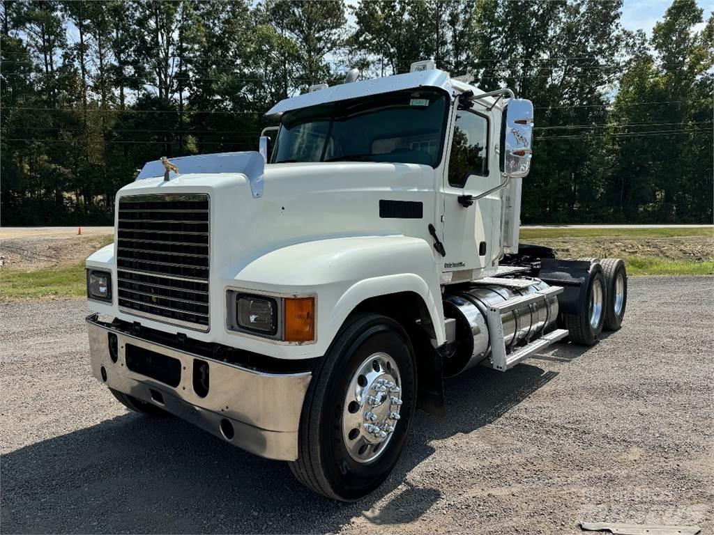 Mack CHU613 Tracteur routier