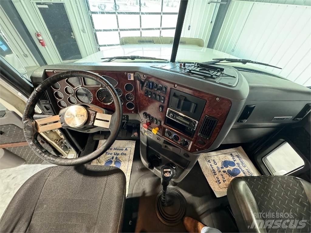 Mack CHU613 Tracteur routier